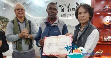 Qiongtai Normal University names Seychellois as special expert for coconut carving Qiongtai Normal University names Seychellois as special expert for coconut carving