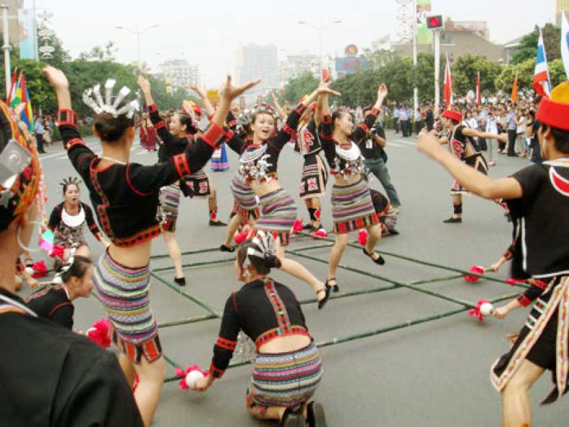 Firewood-chopping-Dance