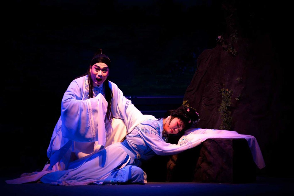 Hainan opera singers