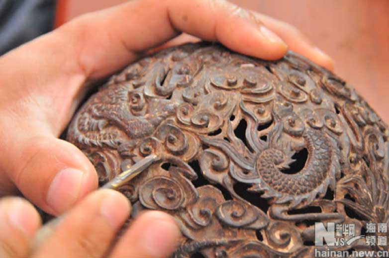 Hainan Coconut Carving