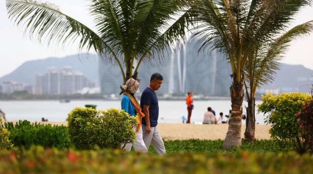 Sun-seeking retirees flock to Hainan China's Florida