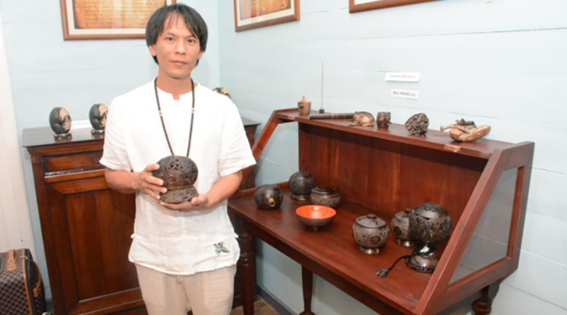 Hainan experts teach coconut carving techniques in Seychelles