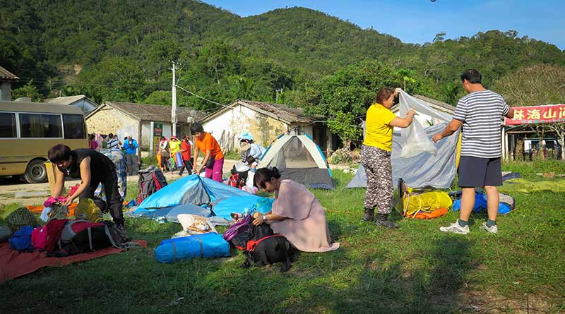 Camping-out-in-Jian-Feng-Ling-National-Forest-Park