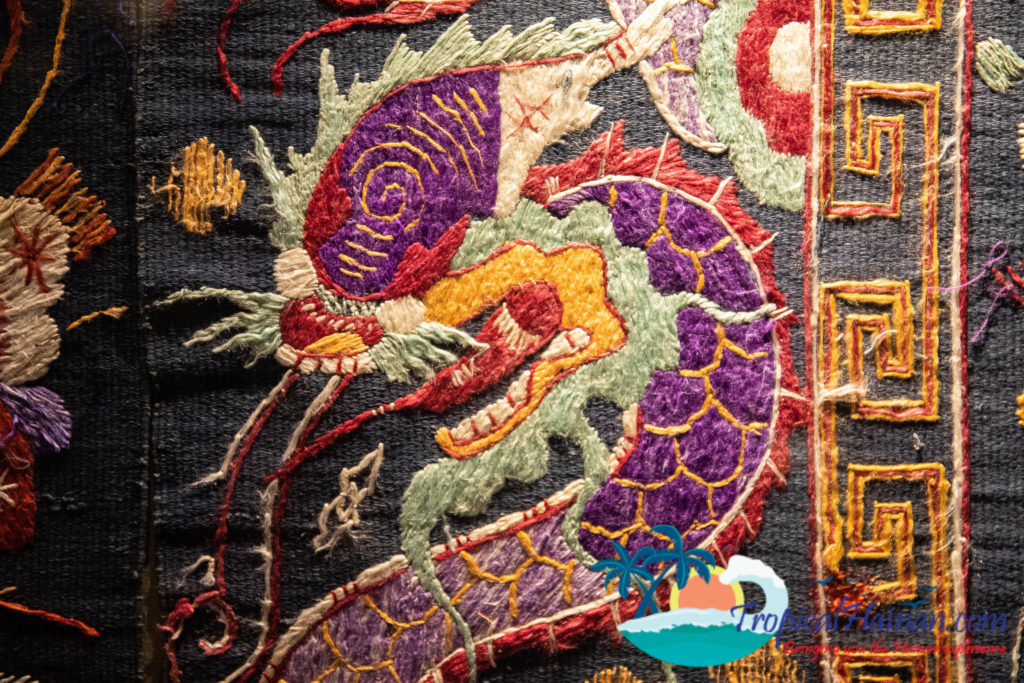 Li Minority textiles Dragon Quilt Dragon and Phonenix pattern (1)