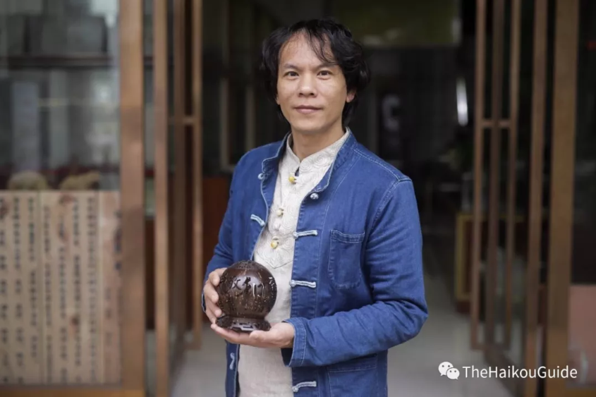 Wu Ming Ju Coconut carver Hainan