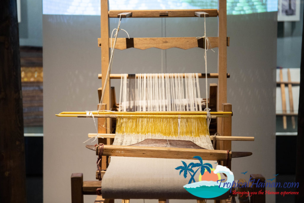 Li minority textile techniques loom