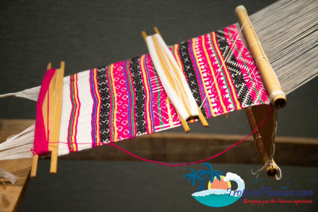 Li minority textile techniques loom