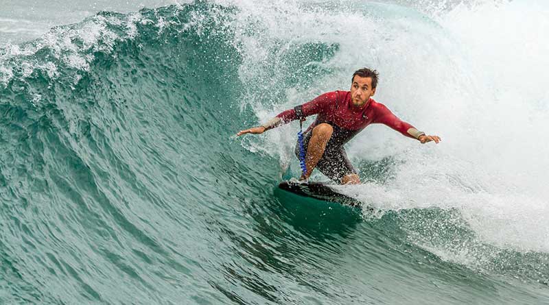 Surfing-in-Ri-Rue-Bay-Hainan-Island