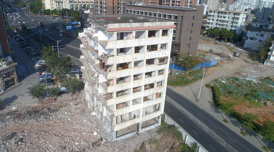 Eight-story "Nail" building in Haikou finally demolished after residents agree to move for development
