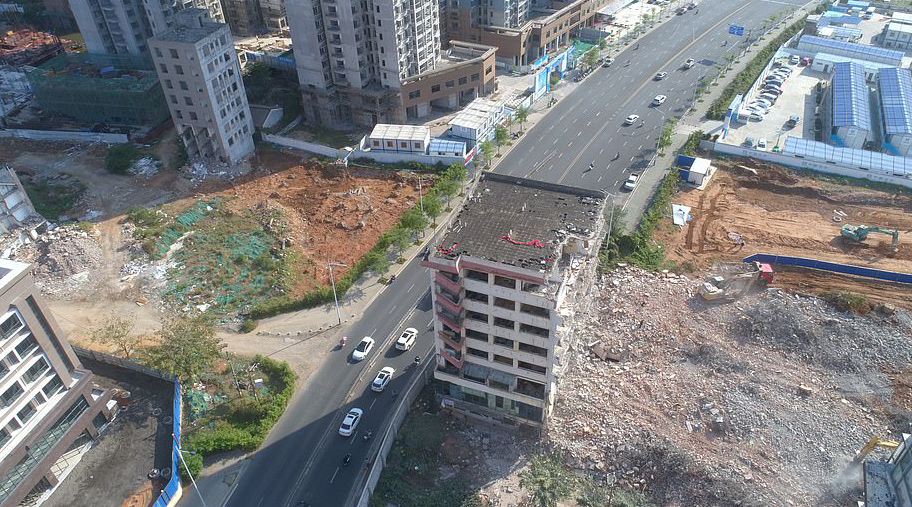Eight-story "Nail" building in Haikou finally demolished after residents agree to move for development