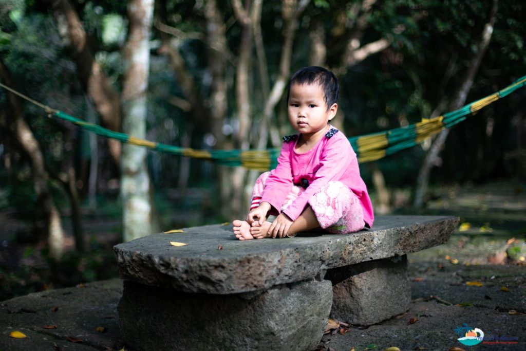 Discover-Bo-Tai-village,-one-of-Haikou's-ancient-villages-with-a-history-dating-back-800-years-child