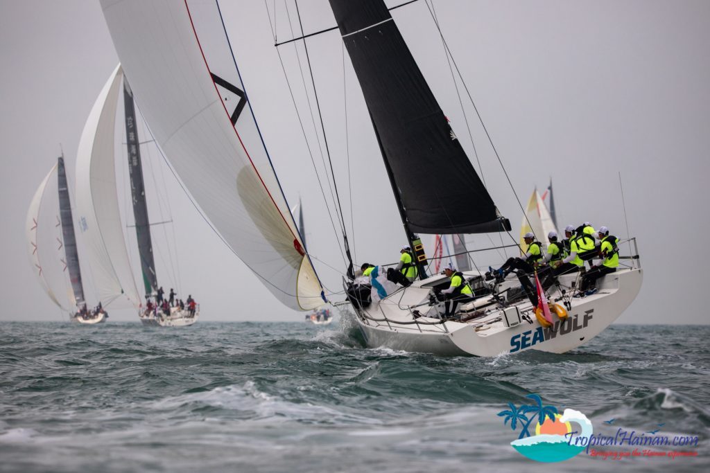 The 2019 Wuzhizhou Island Cup, the 10th International yacht race around Hainan Island kicked off this morning at 10 o'clock.