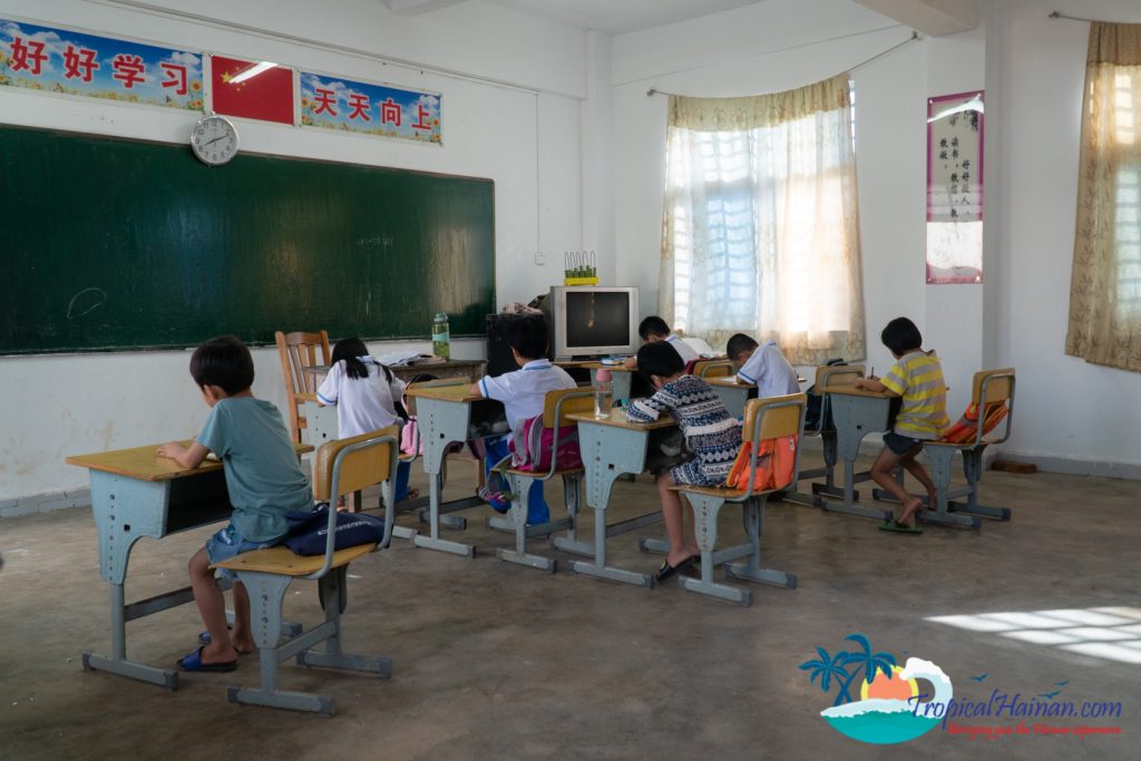 Bei gang Island Elementary school Hainan Island China (4)