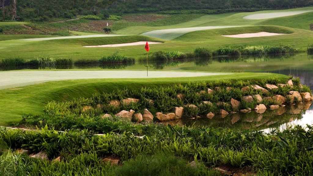 22 courses, 396 holes, and over 12 world-class designers; discover Mission Hills China