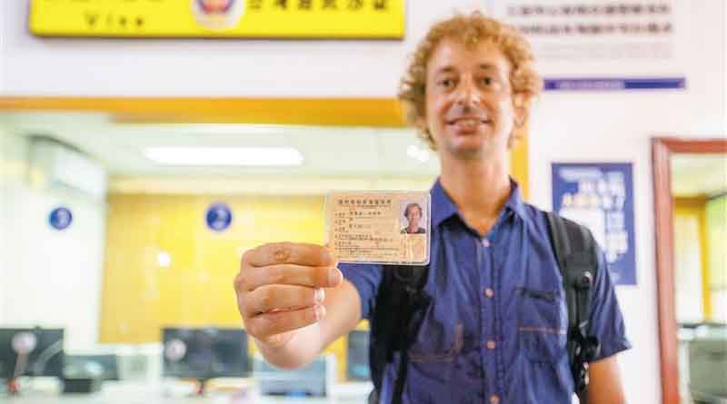 Sanya issues Hainan's first temporary driver permit for tourists