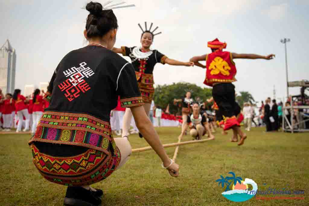 Bamboo dance 3