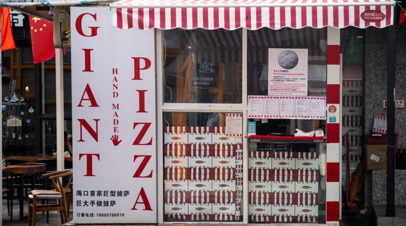Giant Pizza – Pizza as big as a manhole cover