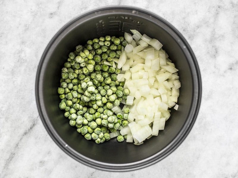 Put the onions and peas at the bottom of the bowl