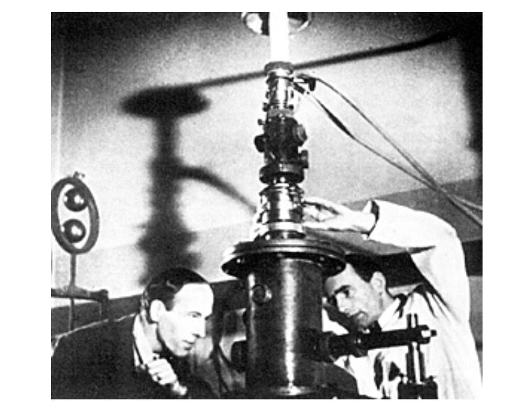 German scientists Ernst Ruska and Max Knoll with the first electron microscope