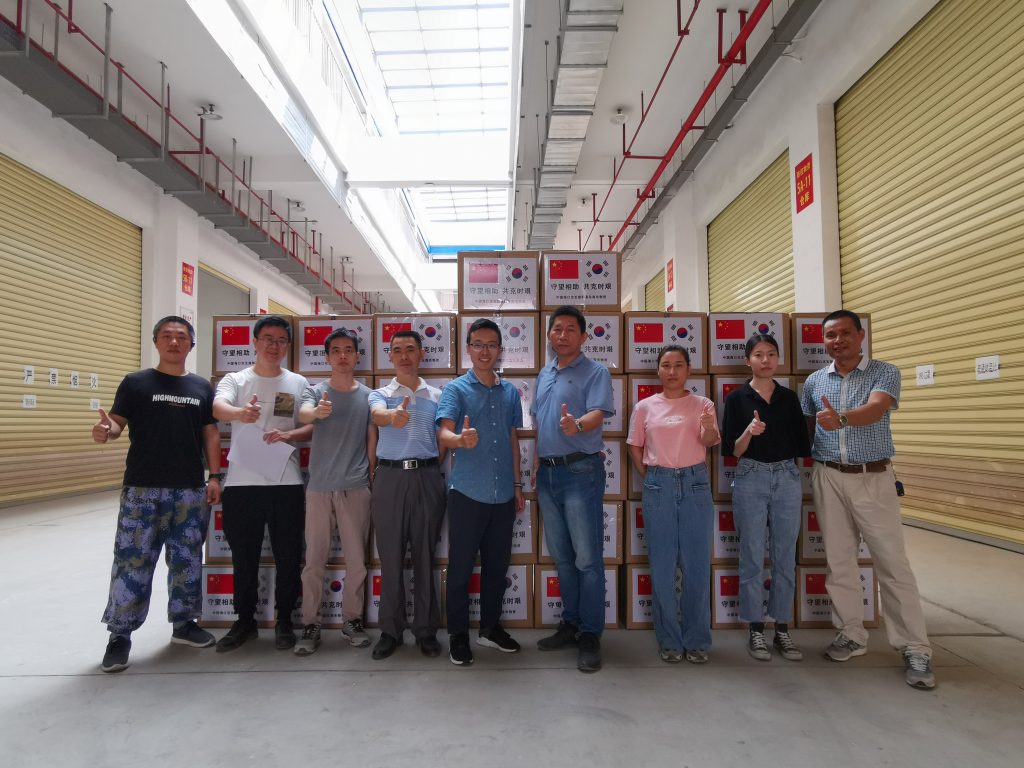 Haikou donates 100,000 masks to Cambodia and Donghae South Korea (5)