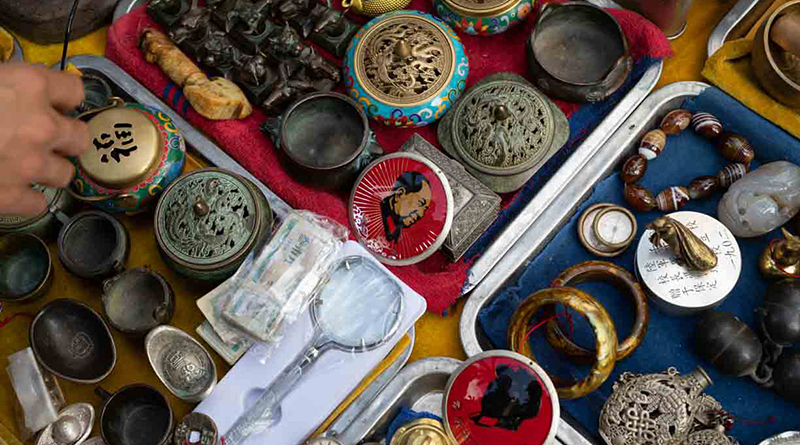 Antiques market in Haikou The bund