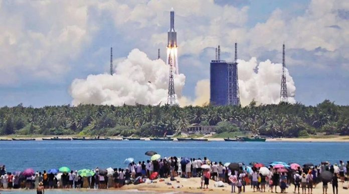 Wenchang-rocket-launch-by-the-sea
