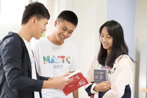 HNU students discuss topics in a textbook