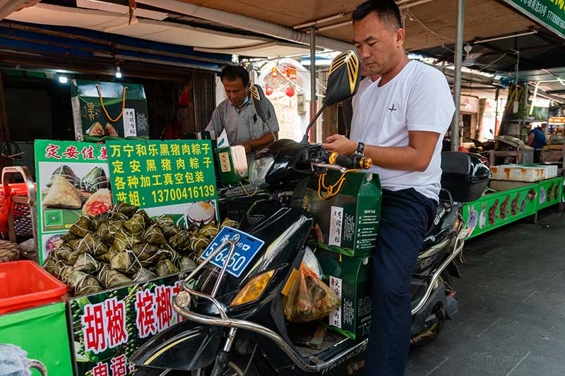 Buying zongzi in Haikou city