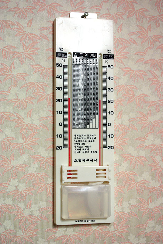 A-wet-dry-hygrometer-featuring-a-wet-bulb-thermometer-Credit-Crossmr,-CC-BY-SA-3