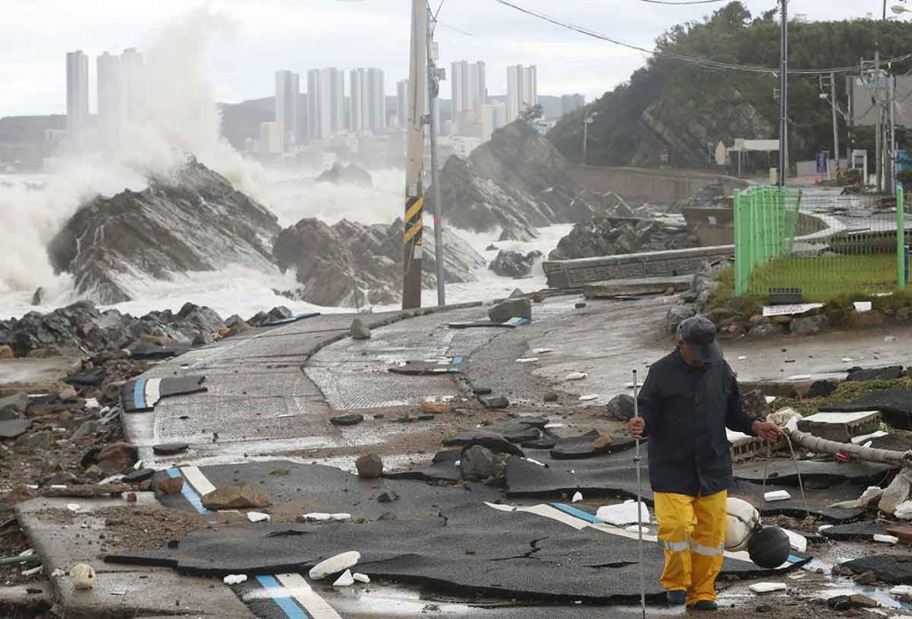 Affected by "Xuan Lan Nuo", the southern coast of South Korea suffered from strong winds, heavy rain and other disasters