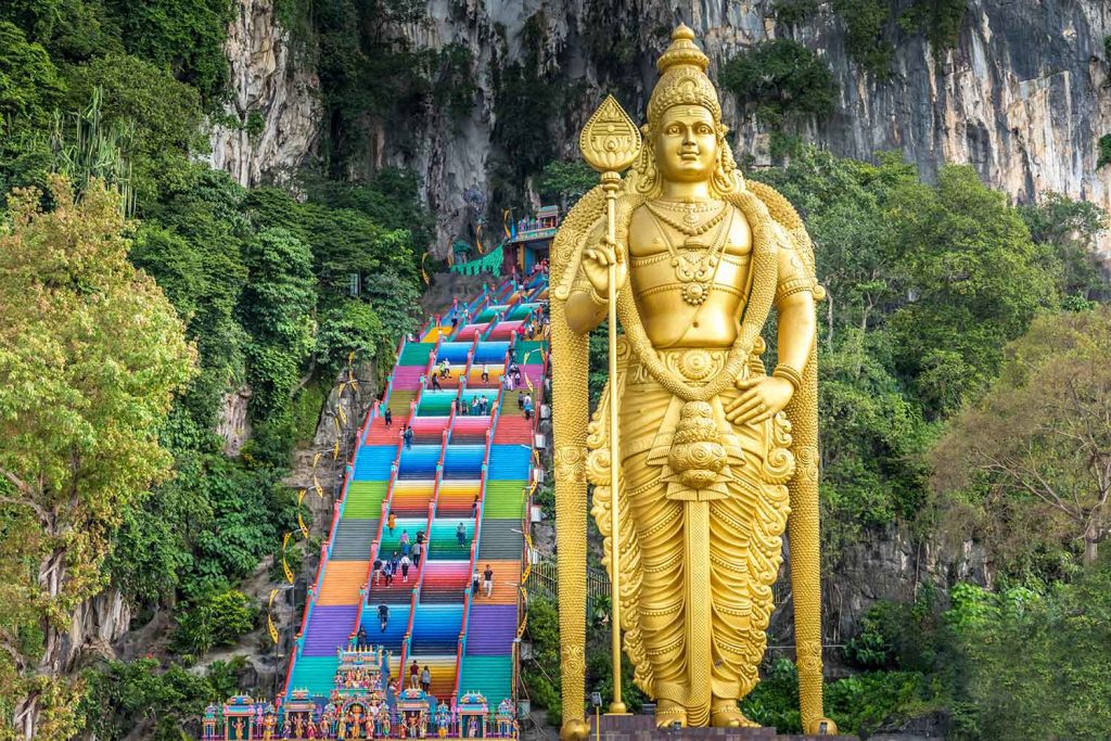 golden-statue-at-batu-caves-in-kuala-lumpur