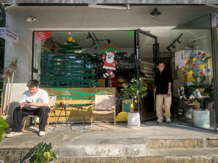 Iron-Hand-Coffee-shop-2