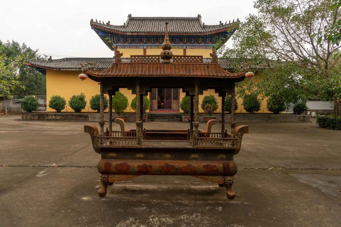 Discover Longquan Temple in Yanfeng, Haikou