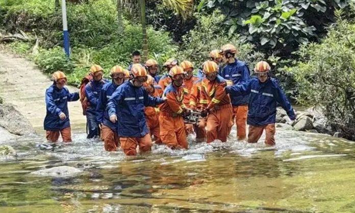 Tragic Incident in Hainan Rainforest: 25 Hikers Trapped, One Dead, Two Injured