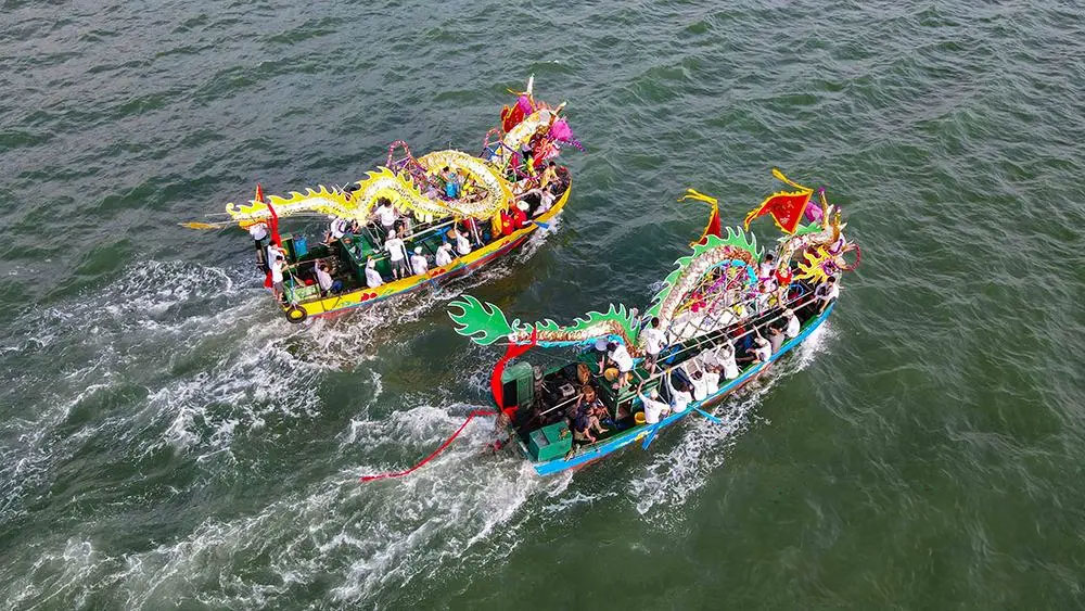 The "Haikou Cup" Dragon Boat Race is Back! June 10th at Haidian River Clock Tower