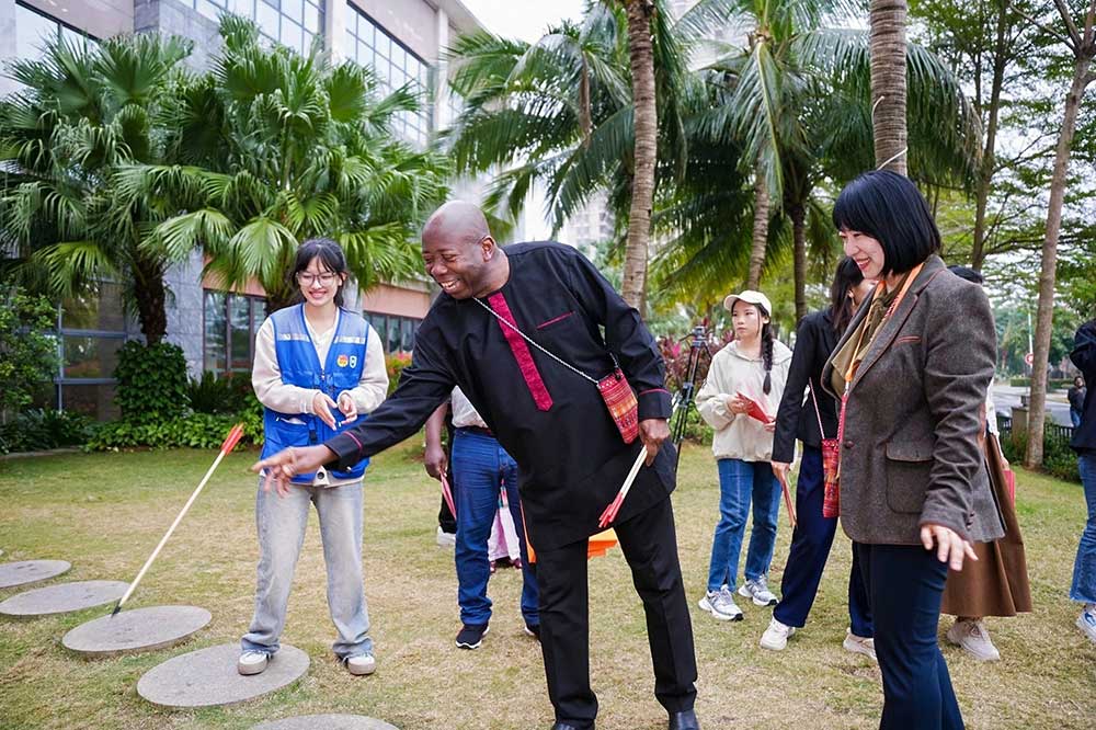 A Festive Welcome: Hainan’s 2025 New Year Gathering for Foreign Experts