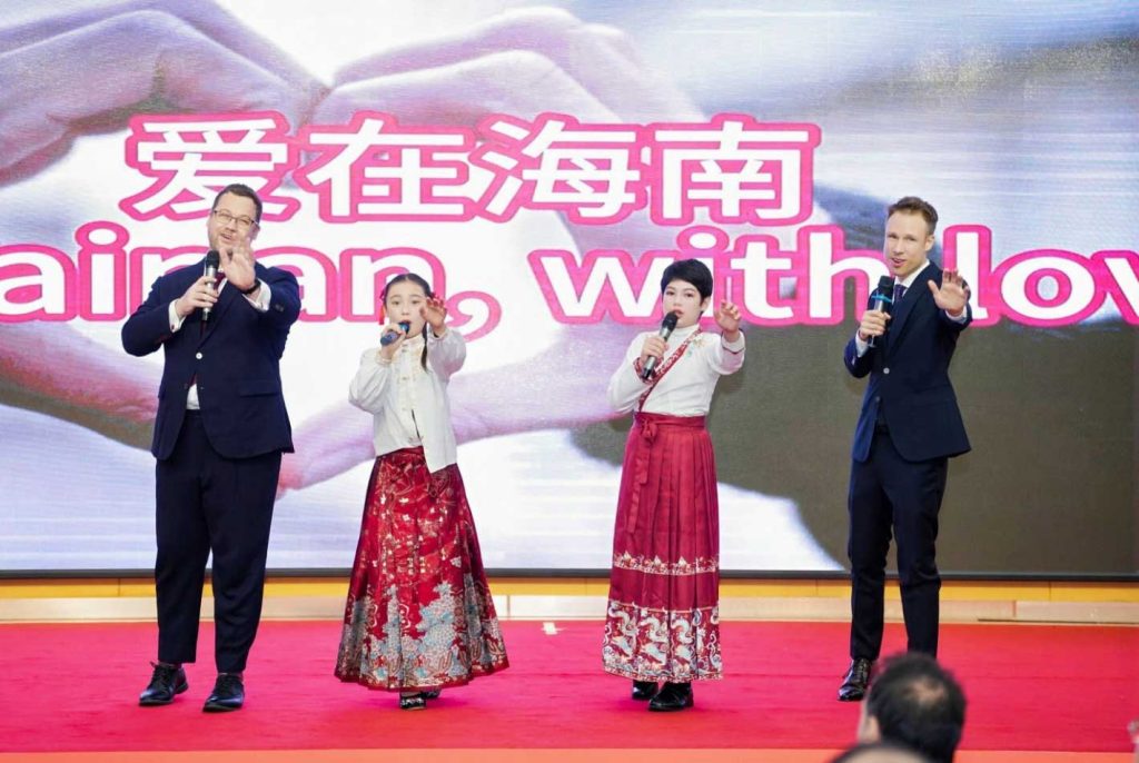 A Festive Welcome: Hainan’s 2025 New Year Gathering for Foreign Experts