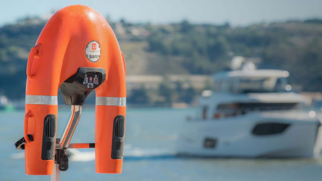 Robot Lifebuoy Deployed in Sea Rescue Mission off Coast of Hainan (4)
