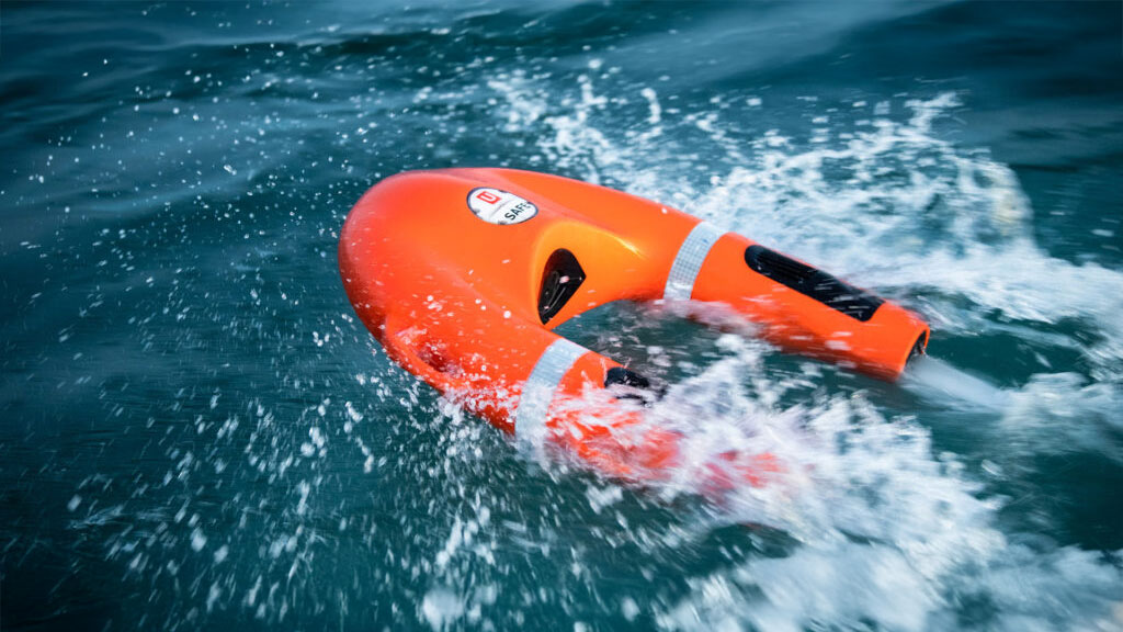 Robot Lifebuoy Deployed in Sea Rescue Mission off Coast of Hainan (4)