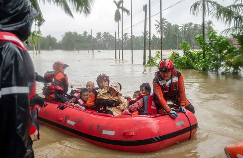 Rescue workers evacuating people by boat at Shibi Town, Qionghai on October 30