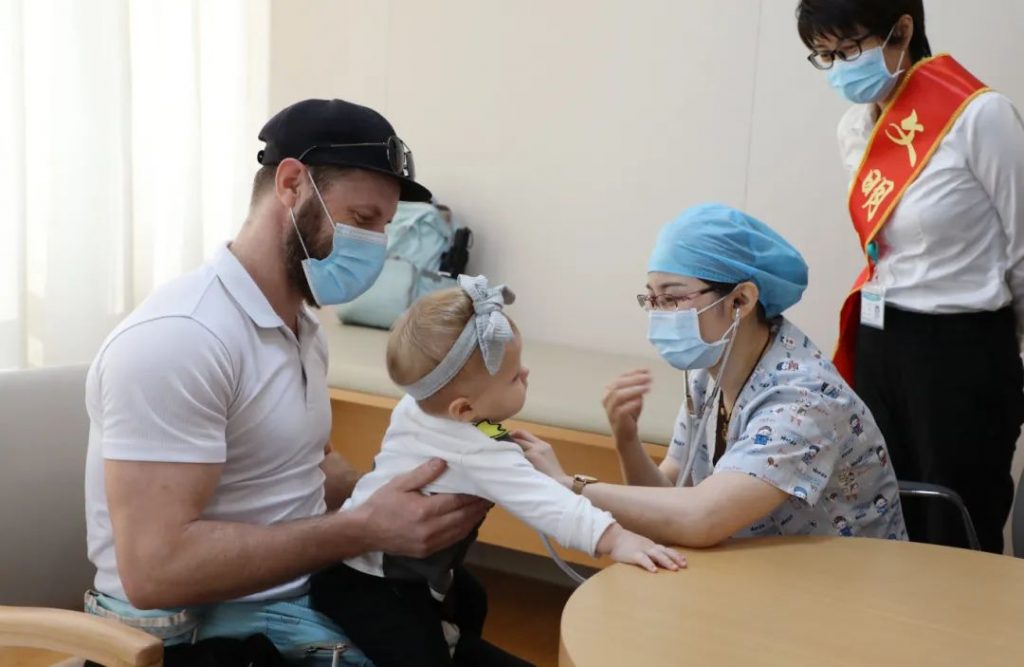 Overseas personnel seek medical treatment in Hainan