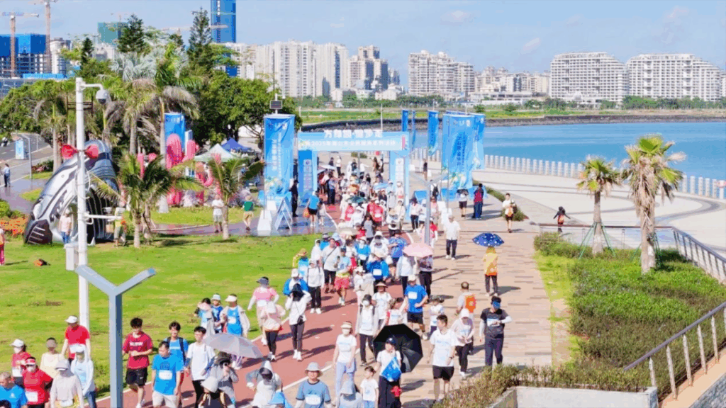 Fitness, Fun, and Sea Breezes: Haikou’s Summer Walk Returns to Holiday Beach