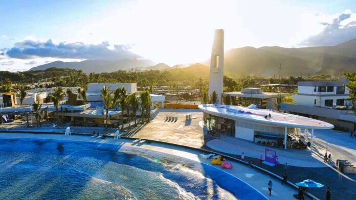 China’s First Olympic-Standard Wave Pool Opens in Wanning, Hainan (1)