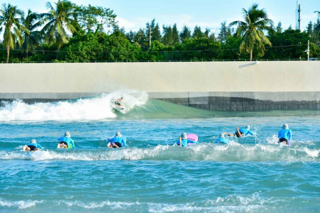 China’s First Olympic-Standard Wave Pool Opens in Wanning, Hainan (4)
