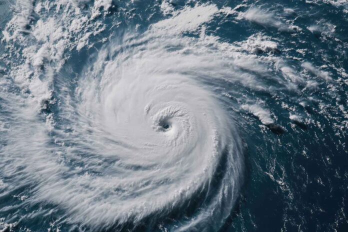 Typhoon Kalmaegi Strengthens Over the South China Sea, Heads Toward Vietnam Coast (4)Typhoon Kalmaegi Strengthens Over the South China Sea, Heads Toward Vietnam Coast (4)