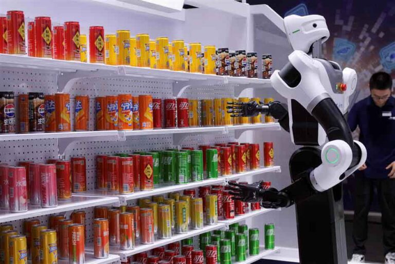 Robot-Run Store Powered by Embodied AI Opens in Shanghai ...