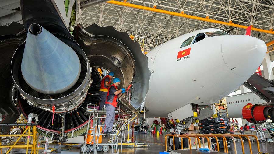 Employees-conduct-inspections-on-an-aircraft-at-the-one-stop-aircraft-maintenance-industrial-base-in-Haikou,-Hainan-province