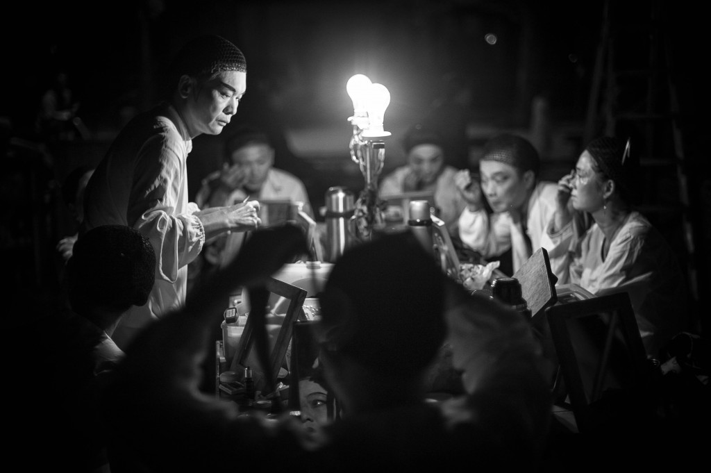 Hainan opera troupe getting prepared